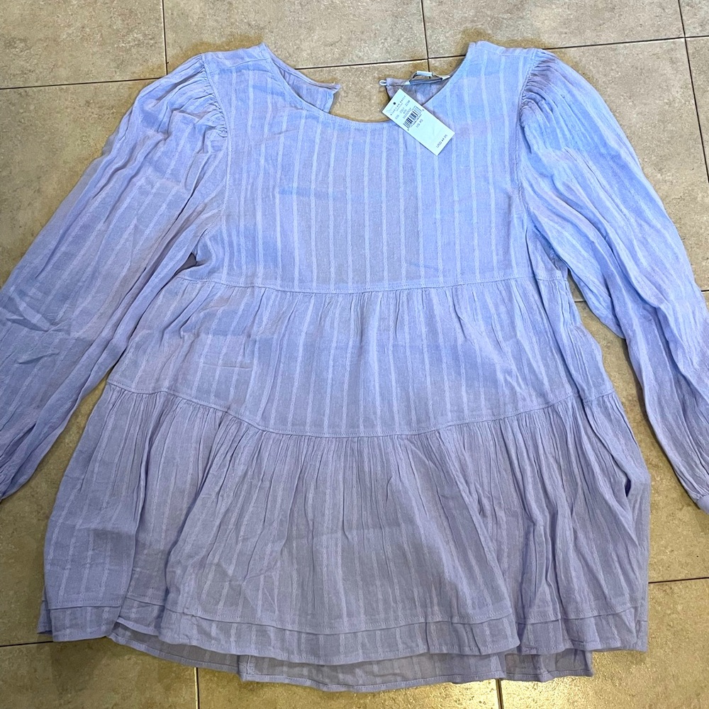 NWT Cute open back shirt from American Eagle